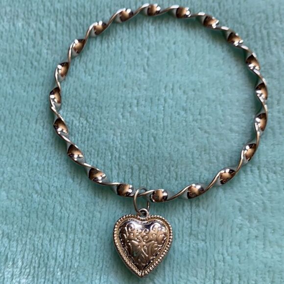 Bundle of Vintage set of 3 bangle charm bracelets - Picture 4 of 6